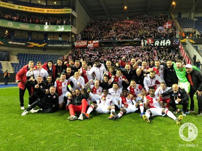 Hráči Slavie Praha sa radujú z víťazstva