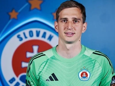 Srbský brankár Aleksandar Popovič
