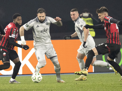 Na snímke uprostred Tigran Barseghjan (Slovan) počas stretnutia 5. kola ligovej fázy Konferenčnej ligy UEFA FK Škendija Tetovo - ŠK Slovan Bratislava