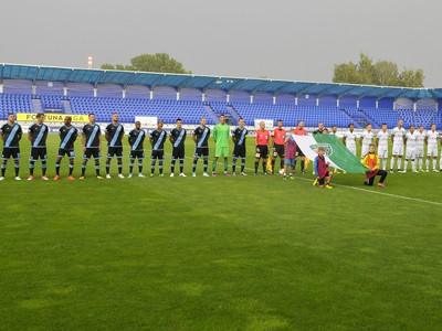 Nastúpení hráči pred futbalovým zápasom 1. kola Fortuna ligy medzi 1. FC Tatran Prešov a ŠK Slovan Bratislava