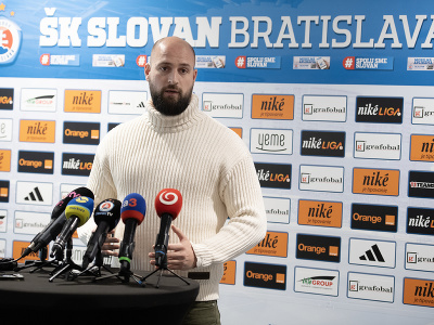 Na snímke generálny riaditeľ futbalového ŠK Slovan Bratislava Ivan Kmotrík mladší