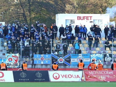 Na snímke fanúšikovia Slovana 