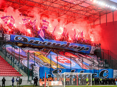 Pohľad na choreo fanúšikov Slovan Bratislava 