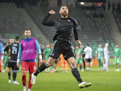 Hráč Slovana Guram Kašia sa teší z víťazstva
