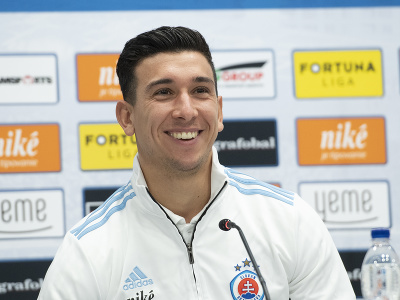 Na snímke futbalista Vernon de Marco počas tlačovej konferencie ŠK Slovan Bratislava