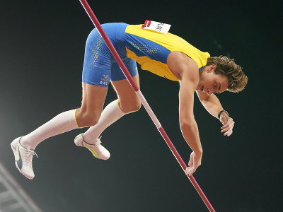Olympijským šampiónom v skoku o žrdi sa stal Švéd Armand Duplantis