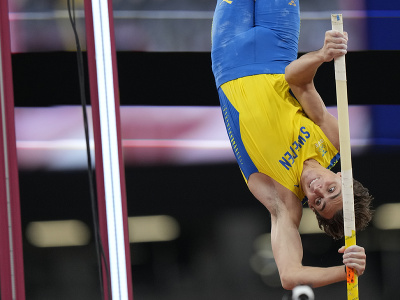 Olympijským šampiónom v skoku o žrdi sa stal Švéd Armand Duplantis