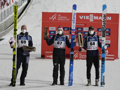 Nórsky skokan na lyžiach Marius Lindvik sa stal víťazom nedeľných pretekov Svetového pohára v poľskom Zakopanom. Druhý skončil Nemec Karl Geiger, tretie miesto vybojoval Slovinec Anže Lanišek