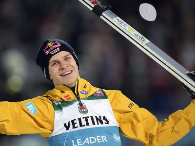 Nemecký skokan na lyžiach Andreas Wellinger sa stal víťazom úvodného podujatia Turné štyroch mostíkov 