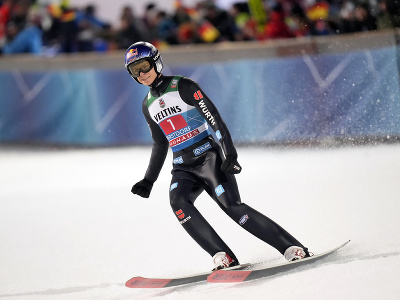 Na snímke nemecký skokan na lyžiach Andreas Wellinger sa stal víťazom úvodného podujatia 72. ročníka Turné štyroch mostíkov 29. decembra 2023 v nemeckom Oberstdorfe