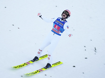 Rakúsky skokan na lyžiach Jan Hörl sa stal víťazom tretieho podujatia 72. ročníka Turné štyroch mostíkov v Innsbrucku