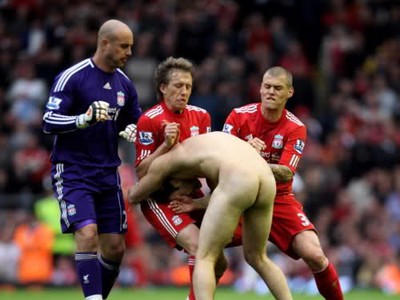 Martin Škrtel v netradičnej situácii