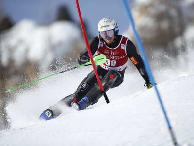 Slovenský lyžiar Adam Žampa počas 1. kola slalomu Svetového pohára vo francúzskom Val d'Isere