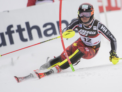 Na snímke kanadská lyžiarka Erin Mielzynská na trati v 1. kole slalomu Svetového pohára v alpskom lyžovaní v Záhrebe 5. januára 2019.