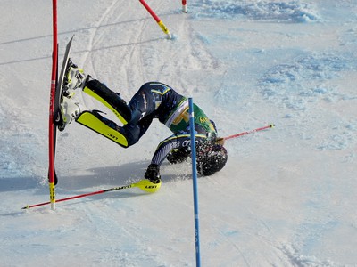 Anna Swennová Larssonová sa pred cieľom dostala do záklonu a spadla