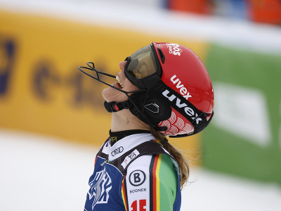 Nemka Lena Dürrová v cieli slalomu v Kranjskej Gore