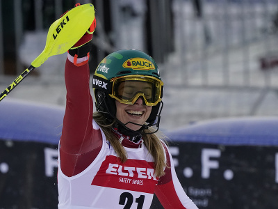 Na snímke rakúska lyžiarka Katharina Liensbergerová v cieli 2. kola slalomu žien Svetového pohára v alpskom lyžovaní žien vo fínskom Levi