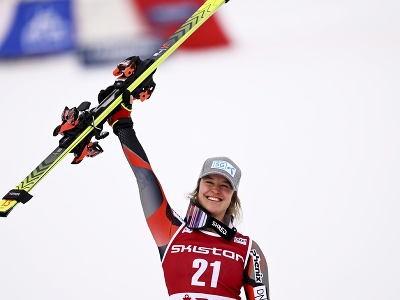 Nórka Mina Fürst Holtmanová sa teší z druhého miesta v slalome
