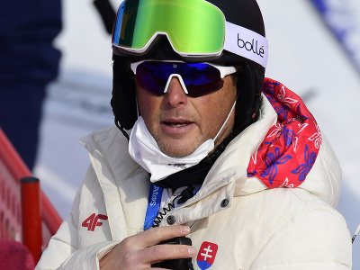 Tréner slovenskej lyžiarky Petry Vlhovej Mauro Pini pred 2.kolom slalomu žien v alpskom lyžovaní na ZOH 2022 v Pekingu