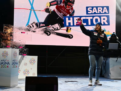 Švédska lyžiarka Sara Hectorová počas verejného žrebovania čísel na preteky slalomu žien v rámci Svetového pohára v alpskom lyžovaní v lyžiarskom stredisku Jasná v Demänovskej doline.