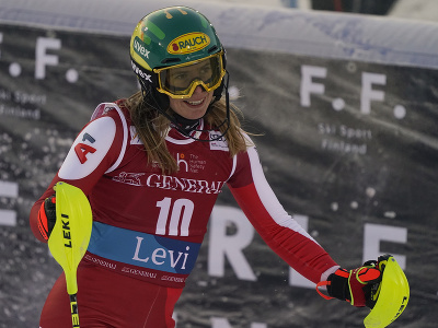 Na snímke rakúska lyžiarka Katharina Liensbergerová v cieli 2. kola druhého slalomu žien Svetového pohára v alpskom lyžovaní vo fínskom Levi