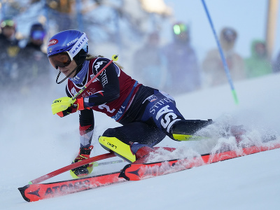 Na snímke americká lyžiarka Mikaela Shiffrinová na trati v 1. kole druhého slalomu žien Svetového pohára v alpskom lyžovaní vo fínskom Levi
