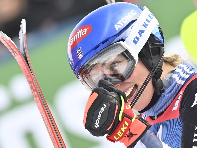 Na snímke americká lyžiarka Mikaela Shiffrinová v cieli v druhom kole slalomu žien Svetového pohára v alpskom lyžovaní v rakúskom Lienzi 29. decembra 2023
