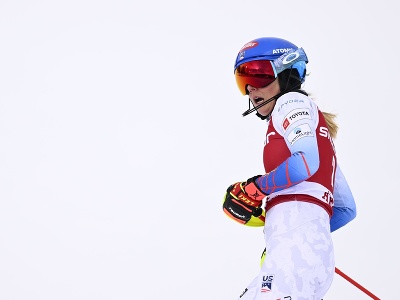 Američanka Mikaela Shiffrinová reaguje v cieli 2. kola slalomu