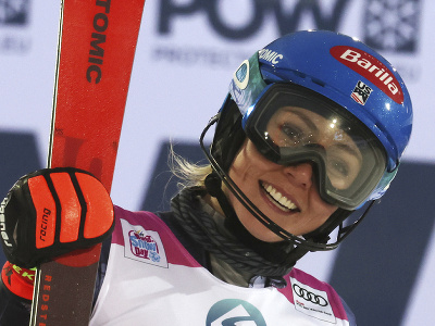 Americká lyžiarka Mikaela Shiffrinová sa teší v cieli po jej jazde v druhom kole slalomu žien v alpskom lyžovaní vo fínskom Levi