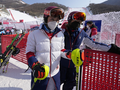 Americká lyžiarka Mikaela Shiffrinová po vypadnutí v slalome na ZOH 2022