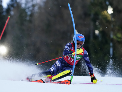 Mikaela Shiffrinová na trati prvého kola slalomu v Semmeringu