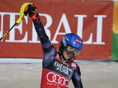 Američanka Mikaela Shiffrinová oslavuje triumf v slalome žien v chorvátskom Záhrebe