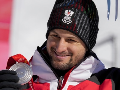 Rakúsky lyžiar Johannes Strolz so striebornou medailou za slalom