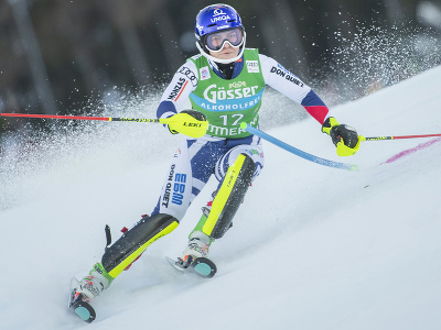 Na snímke slovenská lyžiarka Martina Dubovská, ktorá reprezentuje Českú republiku v 1. kole nočného slalomu žien Svetového pohára v alpskom lyžovaní v rakúskom Semmeringu