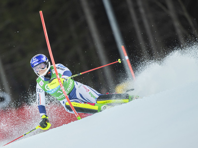Na snímke slovenská lyžiarka Martina Dubovská, ktorá reprezentuje Českú republiku v 1. kole nočného slalomu žien Svetového pohára v alpskom lyžovaní v rakúskom Semmeringu