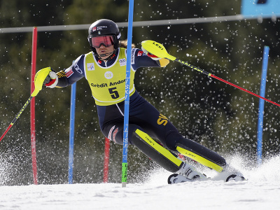 Na snímke švédska lyžiarka Anna Swennová Larssonová na trati počas 1. kola slalomu na finálovom podujatí Svetového pohára