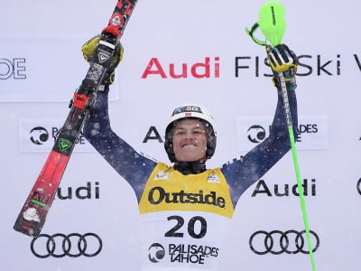 Alexander Steen Olsen oslavuje triumf v slalome Svetového pohára