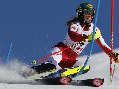 Katharina Liensbergerová na trati 1. kola slalomu v Are