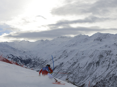 Rakúsky lyžiar Manuel Feller vyhral úvodný mužský slalom novej sezóny alpského Svetového pohára v Gurgli 
