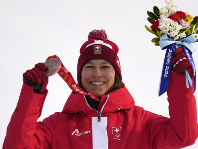 Švajčiarska lyžiarka Wendy Holdenerová s bronzovou olympijskou medailou v slalome