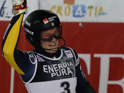 Švédska lyžiarka Anna Swennová Larssonová sa teší z tretieho miesta v slalome v Záhrebe