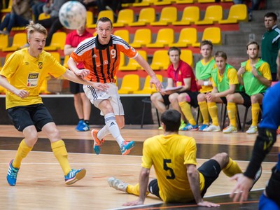 Zľava: Jaakko Alasuutari z Futsalu a Peter Kozár zo Slov-maticu