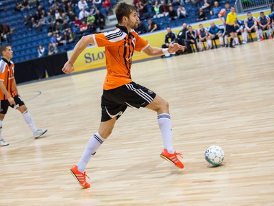 uraj Visváder zo Slov-maticu počas zápasu elitnej fázy D-skupiny UEFA Futsal Cup 2015/2016 medzi Slov-matic FOFO Bratislava - Lokomotiv Charkov 