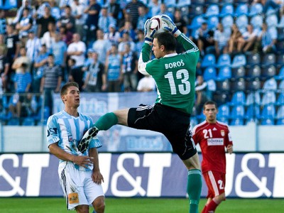 Brankár Dukly Peter Boroš si týmto faulom vypýtal červenú kartu