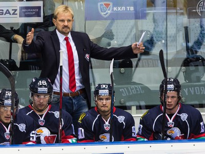 Tréner Petri Matikainen na lavičke Slovana