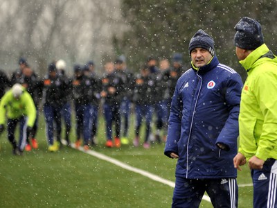 Asistenti trénera Horst Siegl a Ladislav Pecko počas zahájenia zimnej prípravy futbalového Slovana Bratislava.