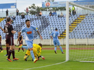 Marko Milinkovič strieľa úvodný gól zápasu