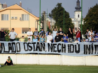 Transparent fanúšikov Slovana v Pezinku