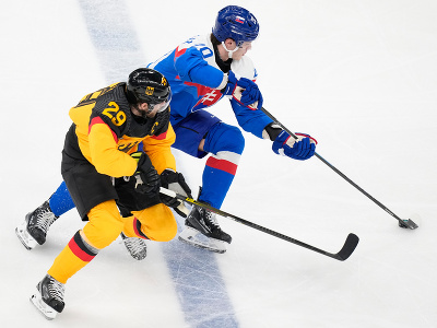 Juraj Slafkovský (20) a