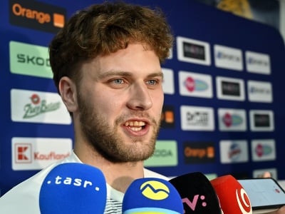 Na snímke slovenský hokejový reprezentant, brankár Samuel Hlavaj